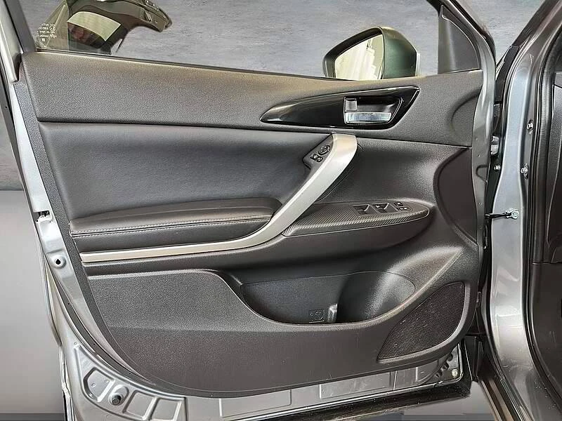 2022 Mitsubishi Eclipse Cross - Image 8 of 11