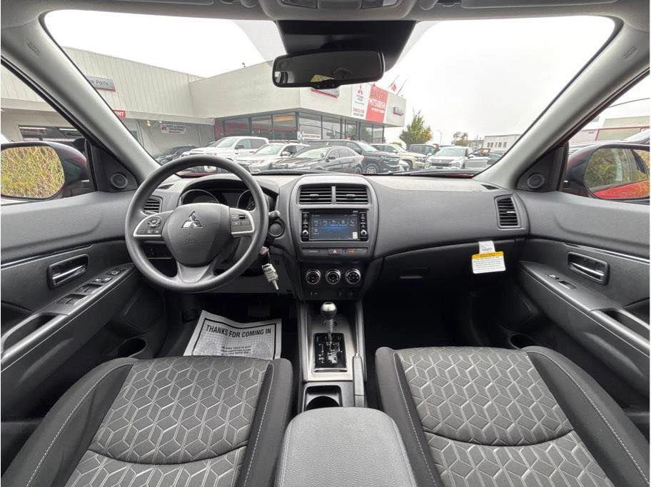 2025 Mitsubishi Eclipse Cross - Image 2 of 6
