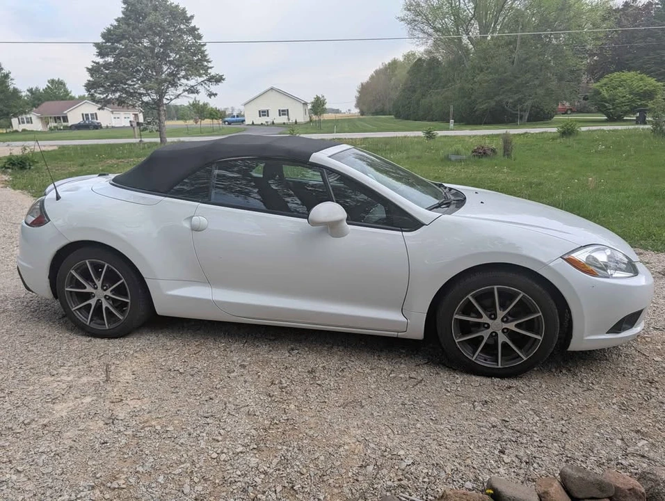 2012 Mitsubishi Eclipse - Image 3 of 10