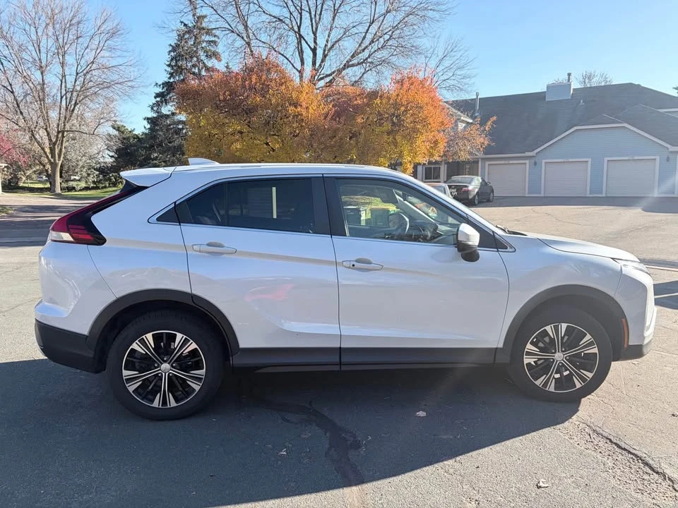 2022 Mitsubishi Eclipse Cross - Image 2 of 9