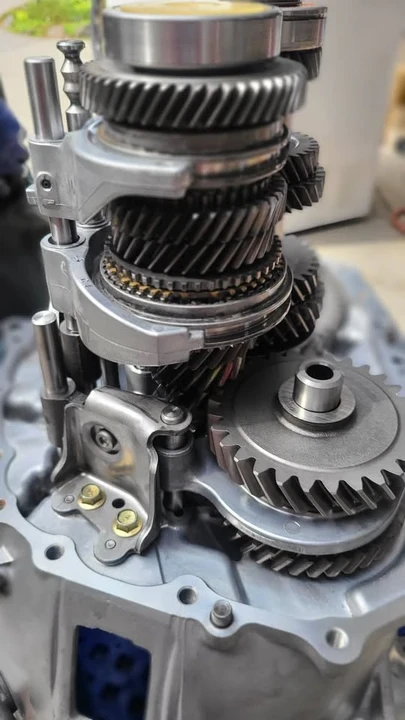 2008 Parts & Memorabilia Gearboxes - Image 3 of 10