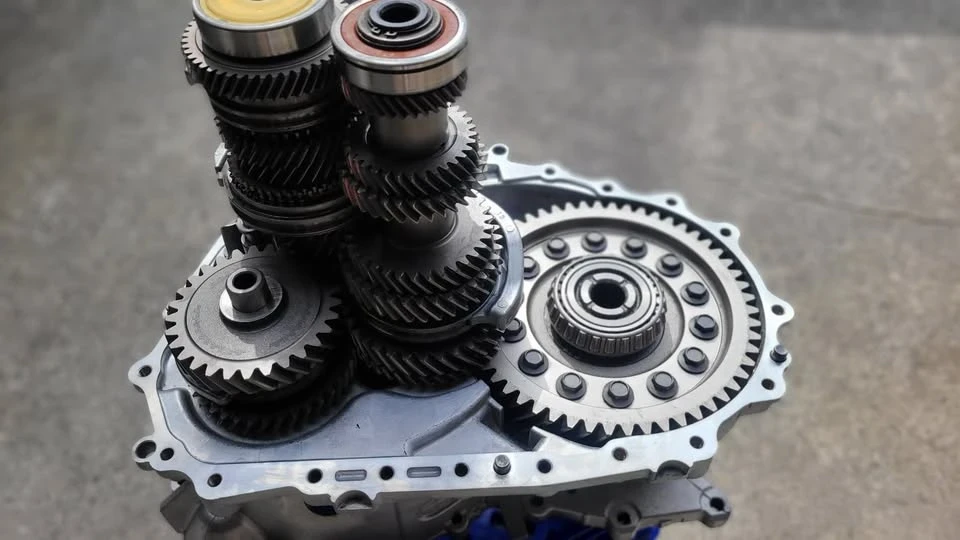 2008 Parts & Memorabilia Gearboxes - Image 2 of 10
