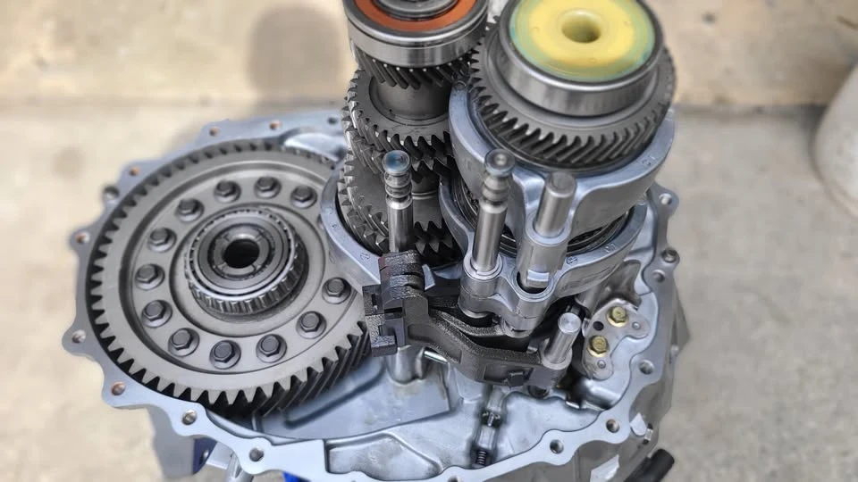 2008 Parts & Memorabilia Gearboxes - Image 4 of 10