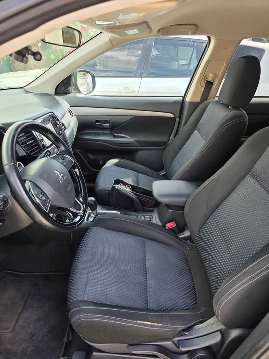 2016 Mitsubishi Outlander - Image 2 of 6