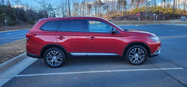 2017 Mitsubishi Outlander - Image 4 of 8