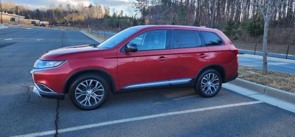 2017 Mitsubishi Outlander - Image 3 of 8