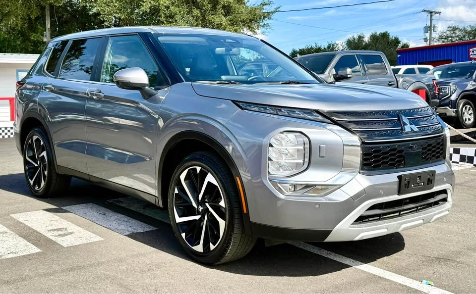 2024 Mitsubishi Outlander - Image 2 of 7