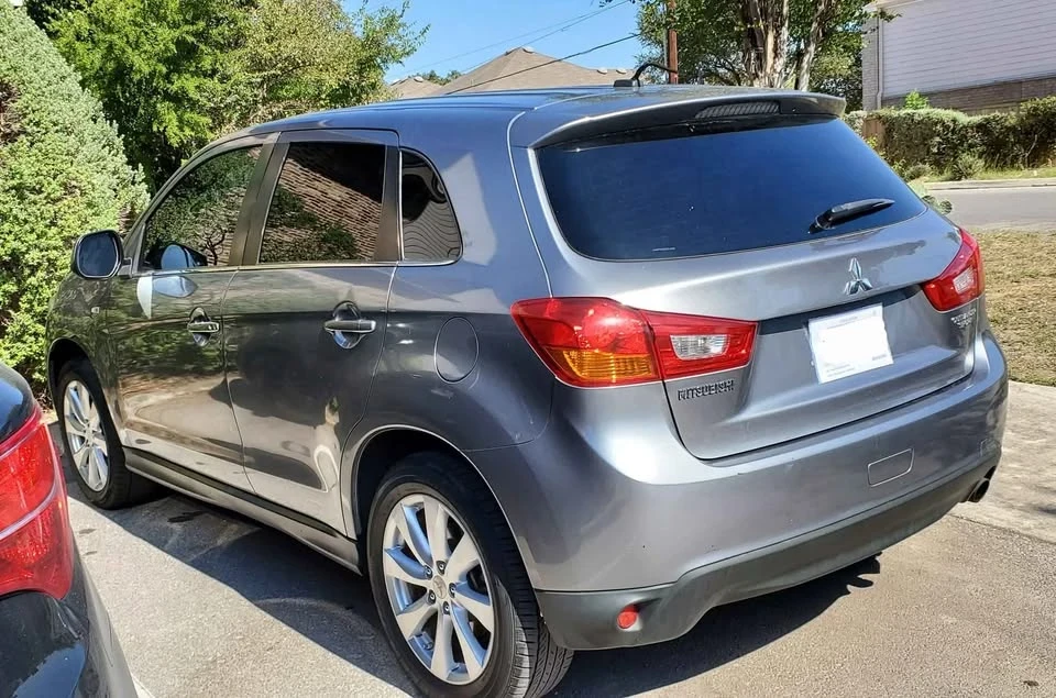 2013 Mitsubishi Outlander - Image 2 of 10