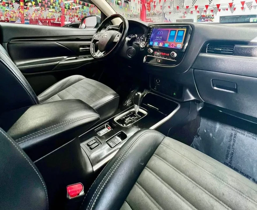 2020 Mitsubishi Outlander - Image 7 of 10