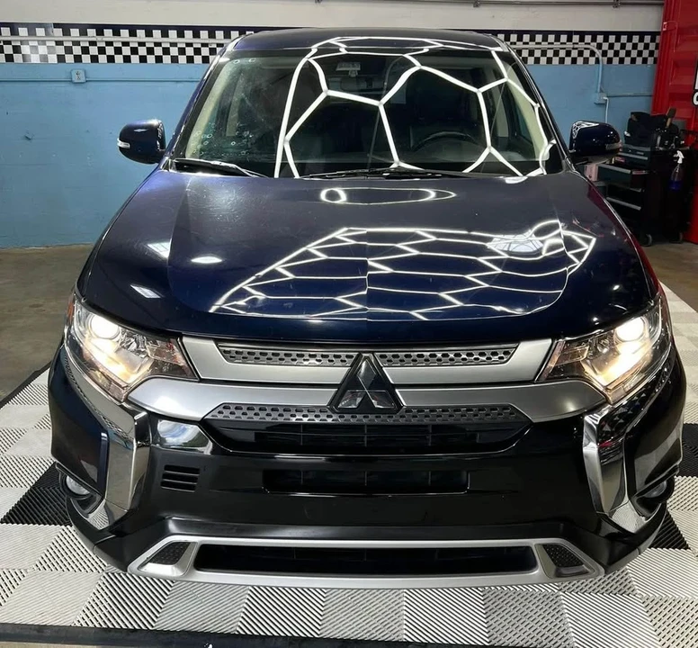 2020 Mitsubishi Outlander - Image 2 of 10