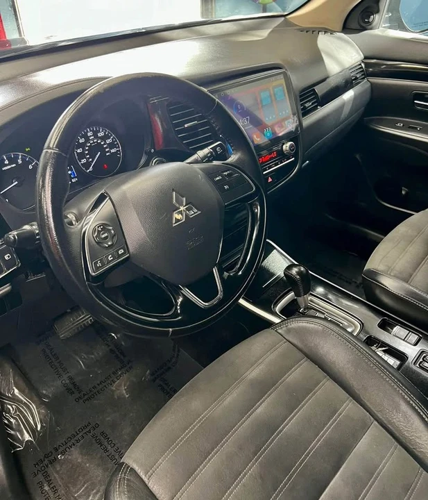 2020 Mitsubishi Outlander - Image 6 of 10