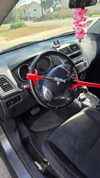 2013 Mitsubishi Outlander - Image 8 of 10