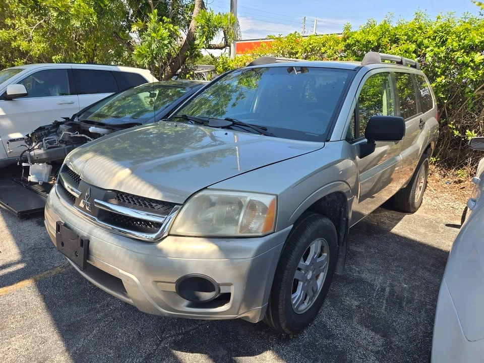 2008 Mitsubishi Endeavor - Image 2 of 3