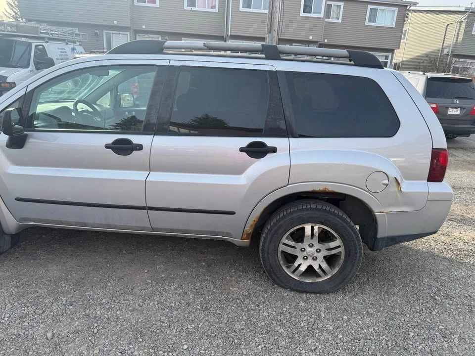 Mitsubishi Endeavor - Image 3 of 6