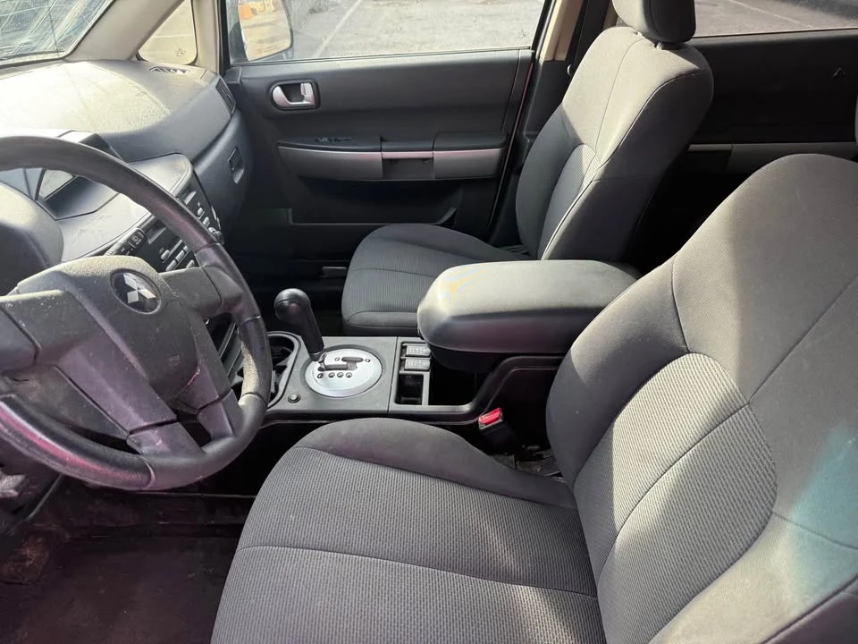 Mitsubishi Endeavor - Image 4 of 6