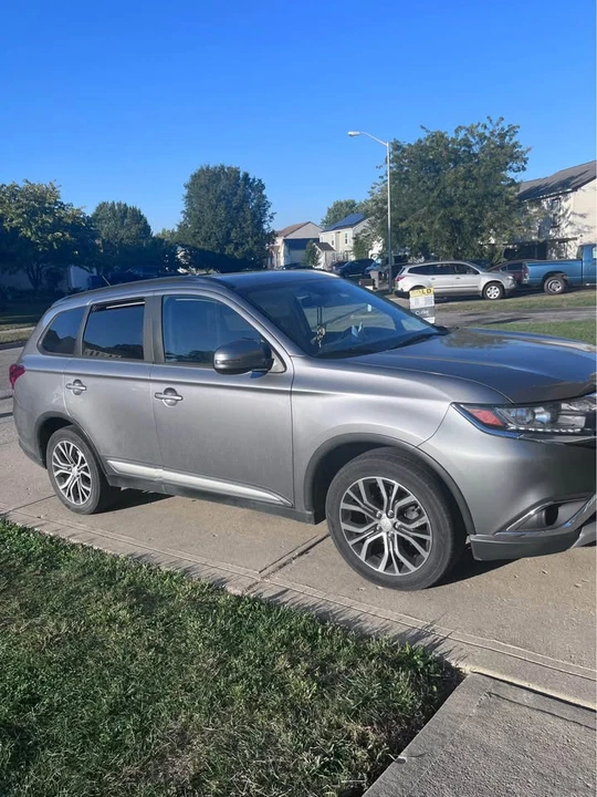 2015 Mitsubishi Outlander - Image 2 of 5