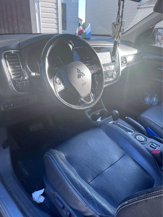 2015 Mitsubishi Outlander - Image 5 of 5