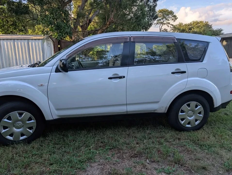 2007 Mitsubishi Outlander - Image 3 of 8