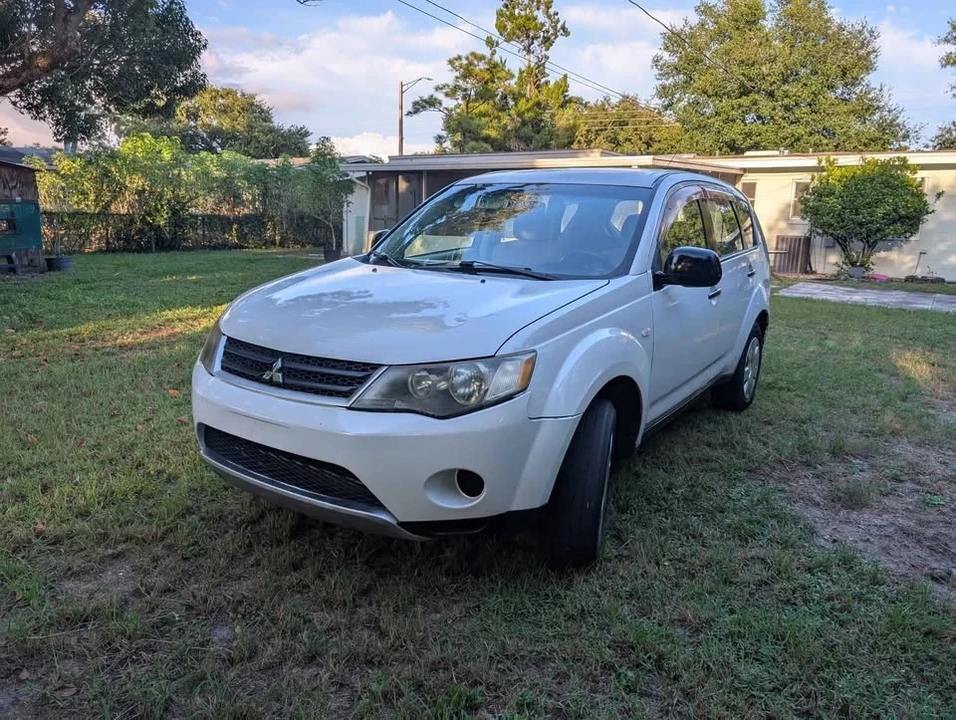 2007 Mitsubishi Outlander - Image 2 of 8