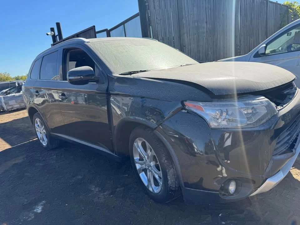 2015 Mitsubishi Outlander - Image 3 of 10
