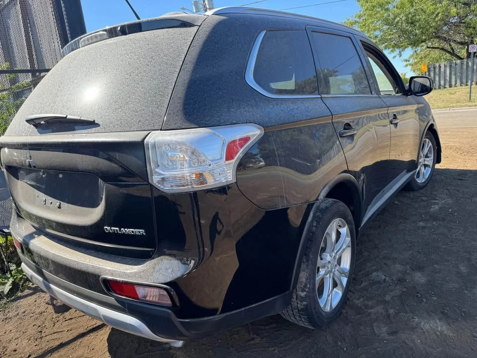 2015 Mitsubishi Outlander - Image 5 of 10