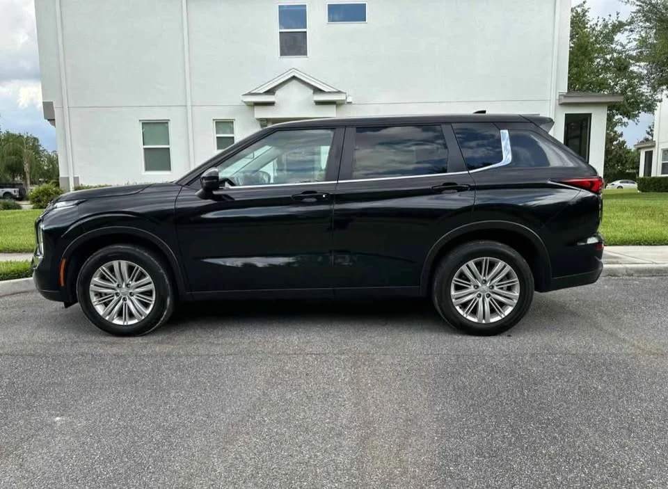 2025 Mitsubishi Outlander - Image 4 of 7