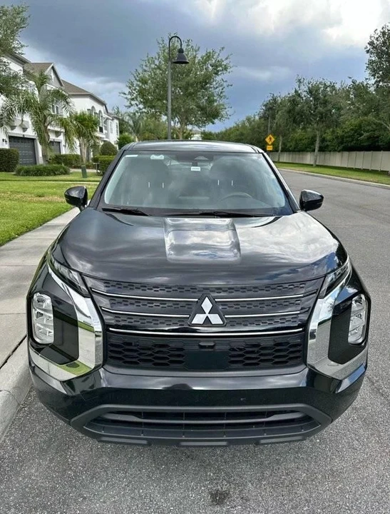 2025 Mitsubishi Outlander - Image 2 of 6