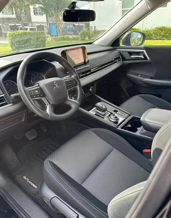 2025 Mitsubishi Outlander - Image 3 of 6