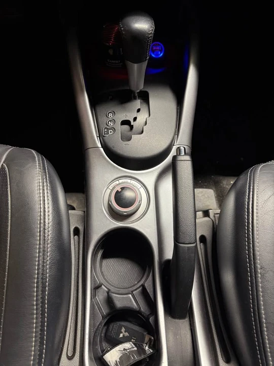 2008 Mitsubishi Outlander - Image 7 of 10