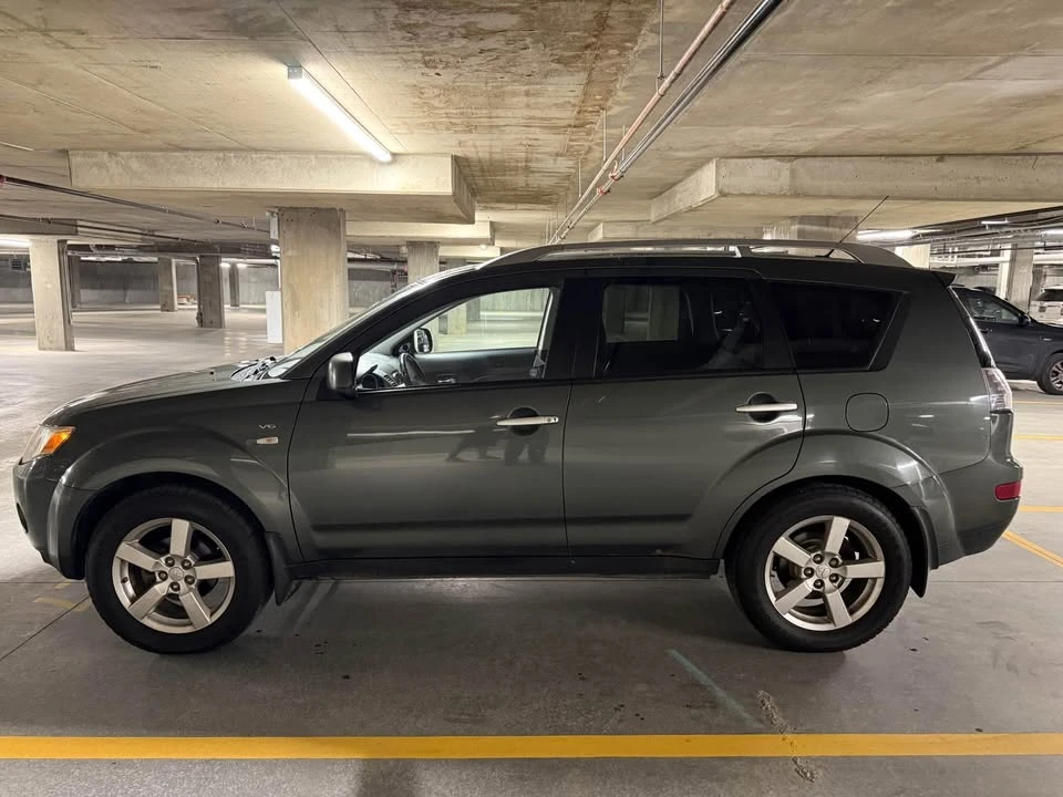 2008 Mitsubishi Outlander - Image 2 of 10