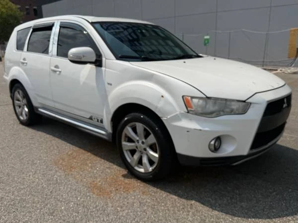 2009 Mitsubishi Outlander - Image 2 of 14