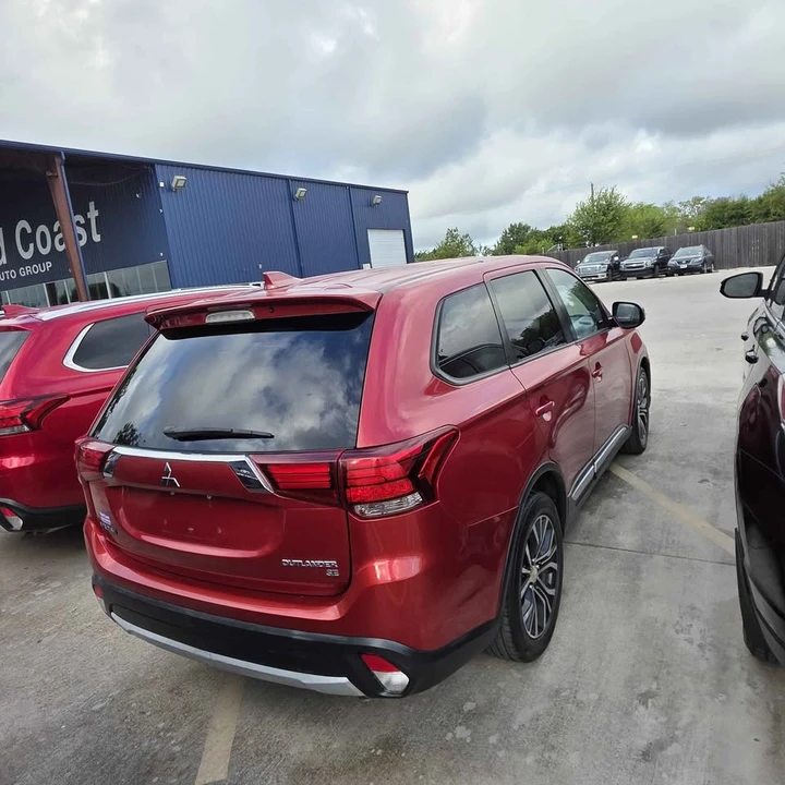 2017 Mitsubishi Outlander - Image 4 of 6