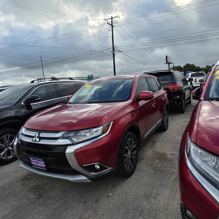 2017 Mitsubishi Outlander - Image 3 of 6