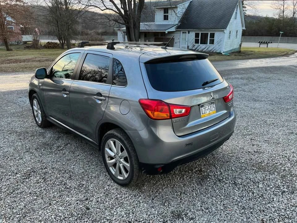 2014 Mitsubishi Outlander - Image 2 of 5