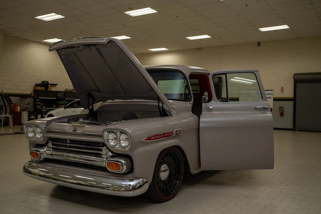 1959 Chevrolet Task Force - Image 19 of 31