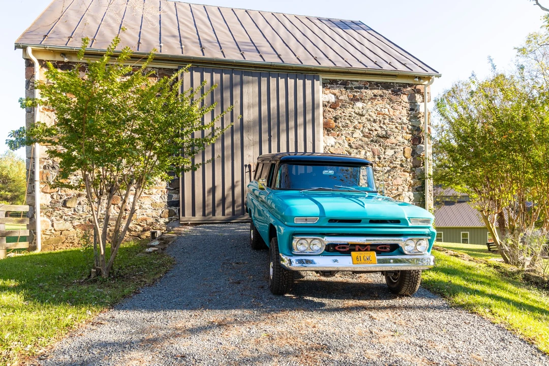 1961 GMC Suburban 5th Gen - Image 28 of 31