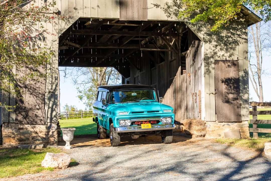 1961 GMC Suburban 5th Gen - Image 24 of 31
