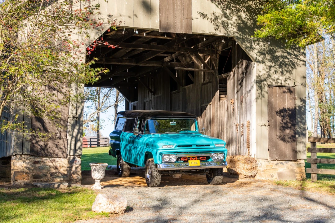 1961 GMC Suburban 5th Gen - Image 25 of 31
