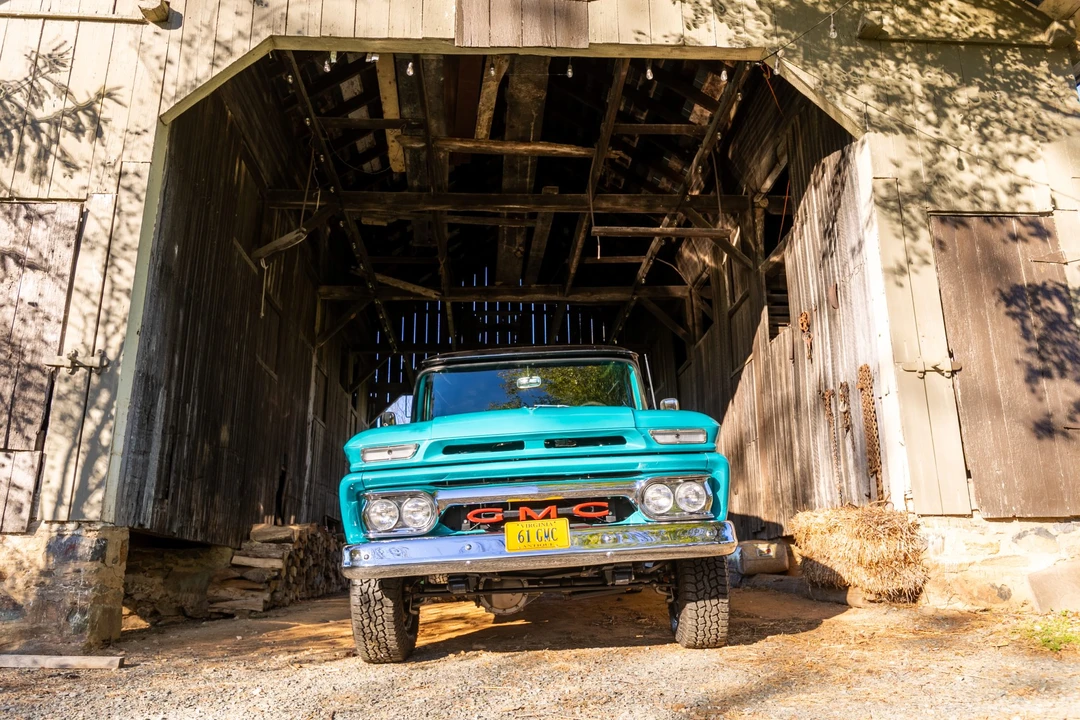 1961 GMC Suburban 5th Gen - Image 30 of 31