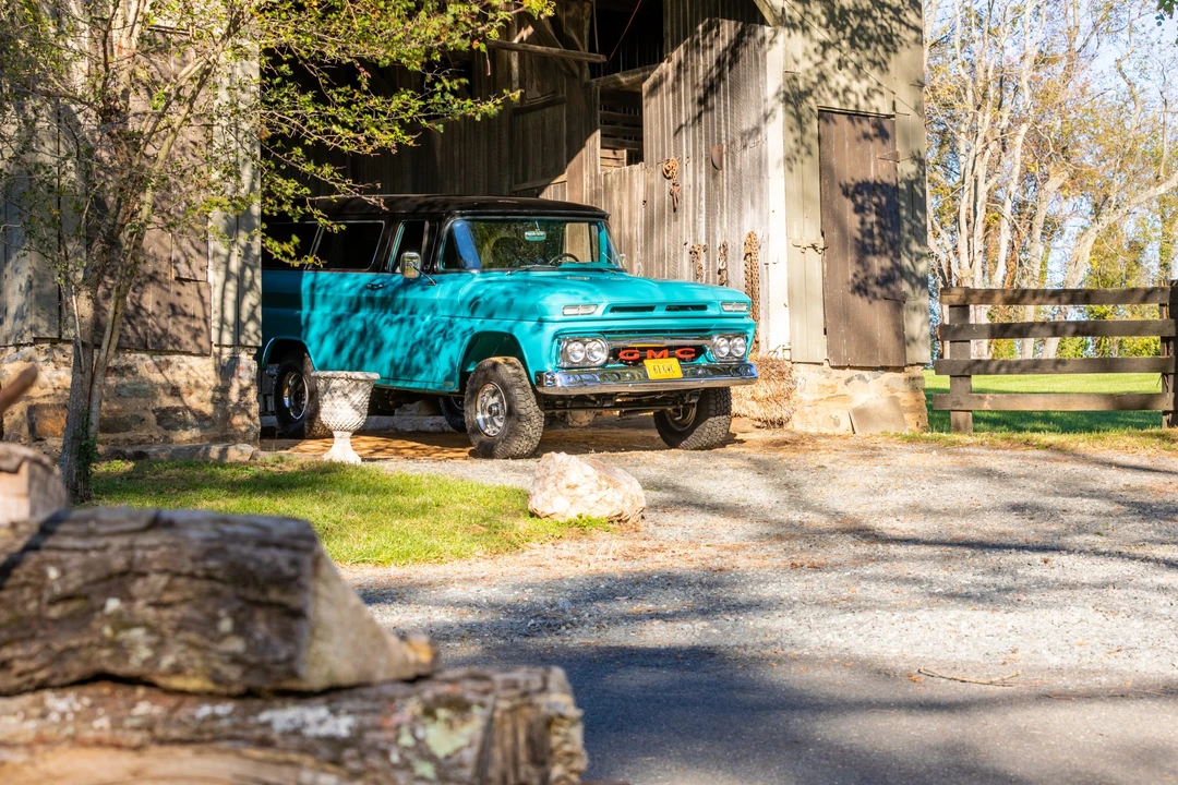 1961 GMC Suburban 5th Gen - Image 20 of 31