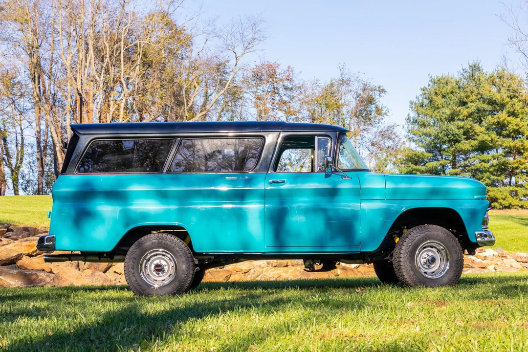 1961 GMC Suburban 5th Gen - Image 16 of 31