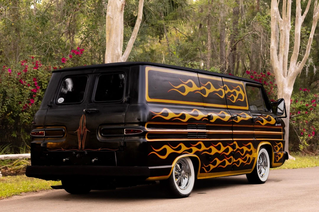 1963 Chevrolet Corvair Greenbrier & Corvan - Image 10 of 31
