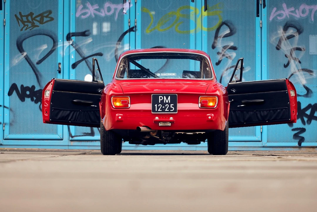 1965 Alfa Romeo Giulia Sprint GT - Image 26 of 31