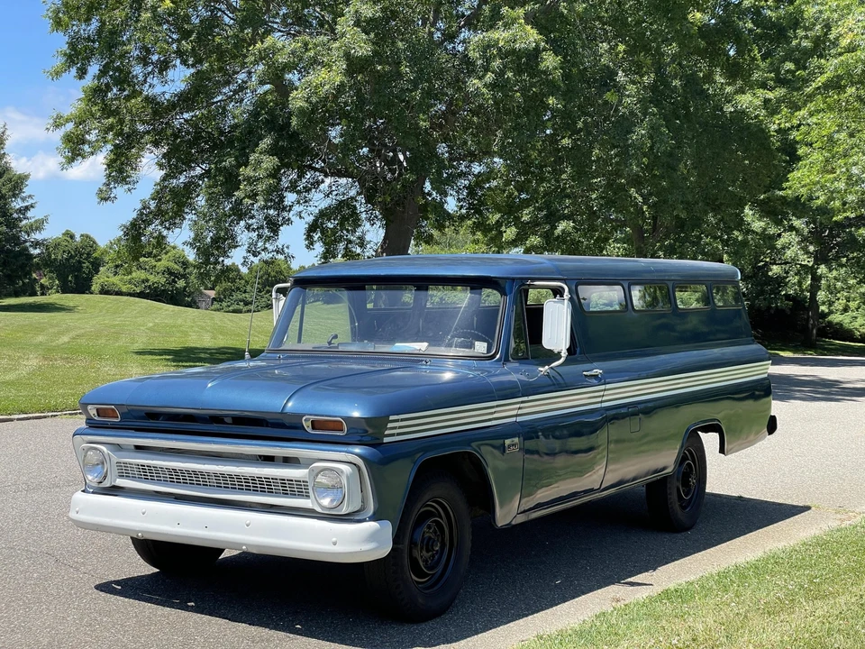 1966 Chevrolet Suburban 5th Gen - Image 2 of 31