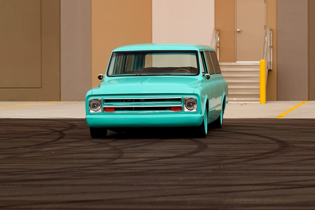 1968 Chevrolet Suburban 6th Gen - Image 11 of 31