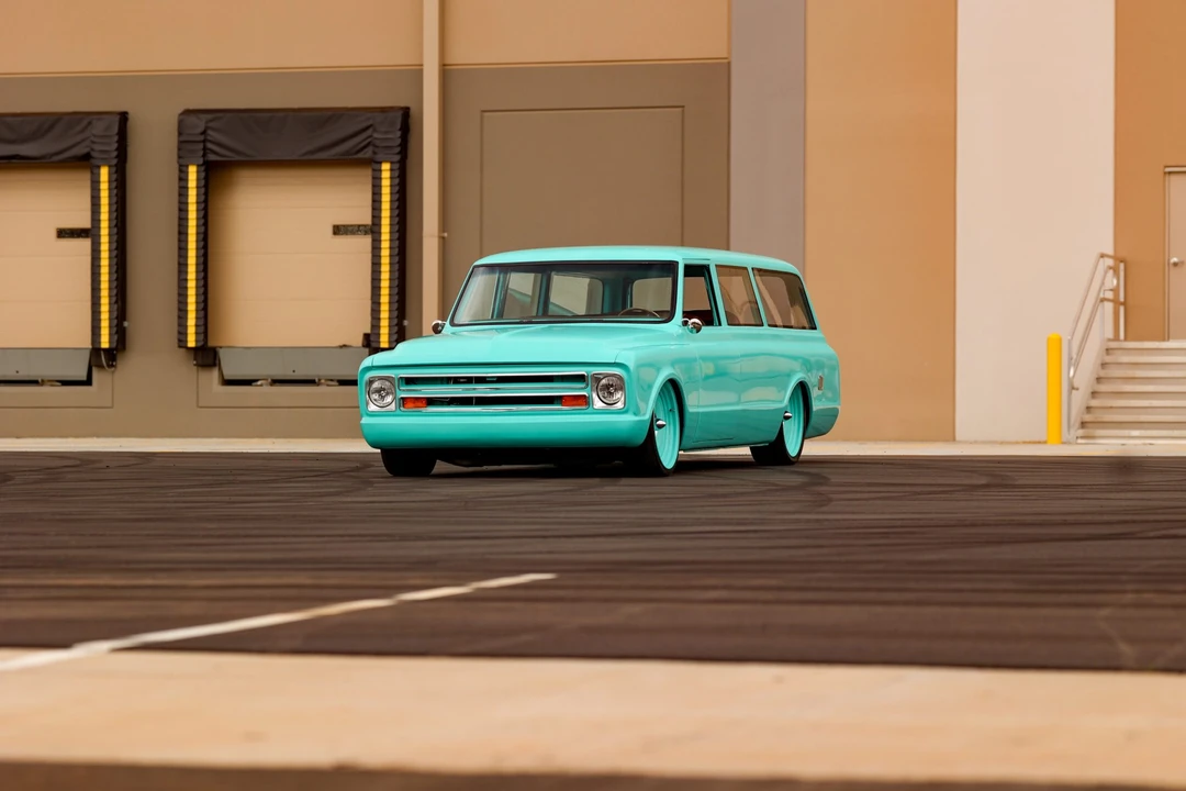 1968 Chevrolet Suburban 6th Gen - Image 13 of 31