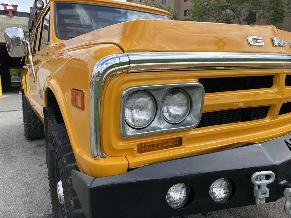1969 GMC Suburban 6th Gen - Image 21 of 31