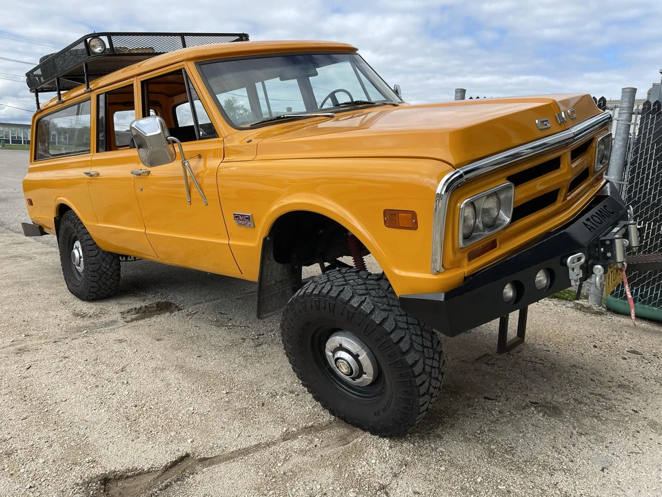 1969 GMC Suburban 6th Gen - Image 12 of 31