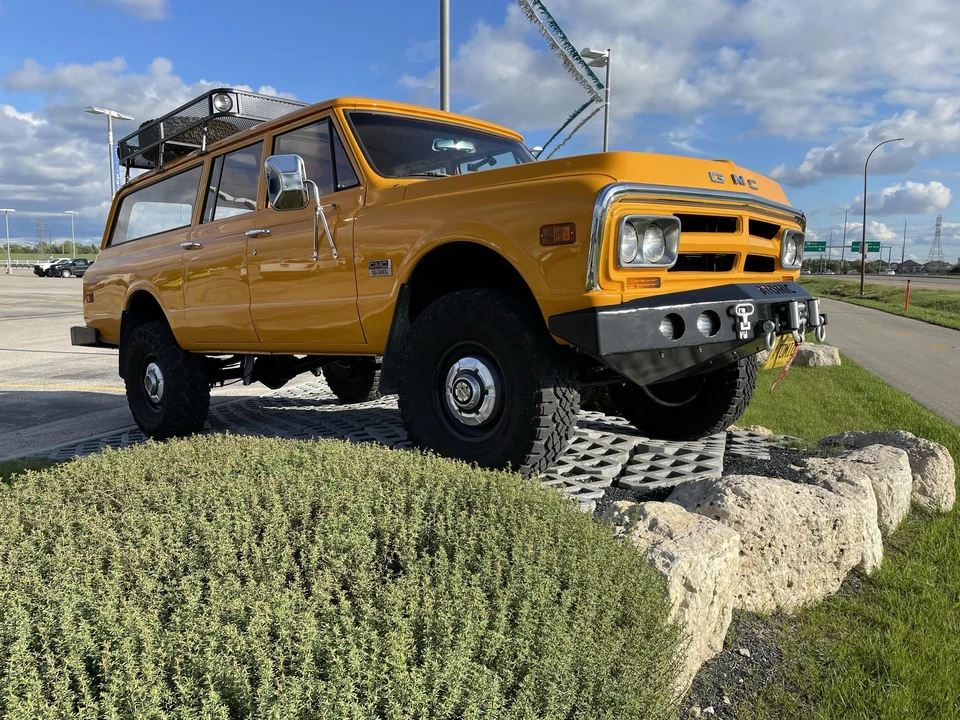 1969 GMC Suburban 6th Gen - Image 13 of 31