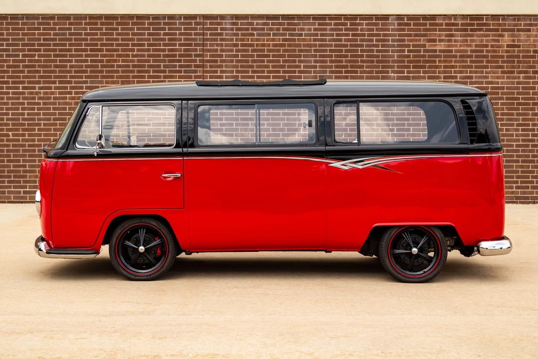 1969 Volkswagen Bay-Window Bus - Image 17 of 31